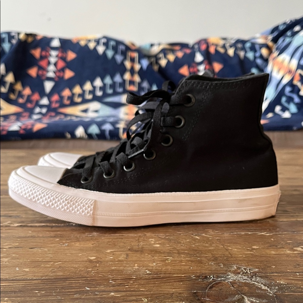 Converse Chuck Taylor II Black High-Top Sneakers with White Soles Size 7.5(24.5)